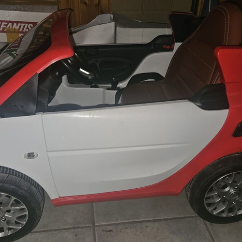 Smart electric children's ride-on car like new