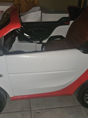 Smart electric children's ride-on car like new