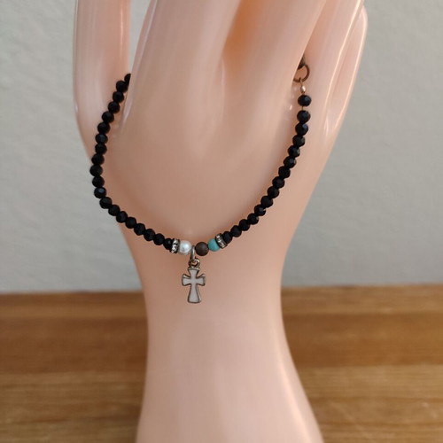 Bracelet 17cm with small cross and black beads like new