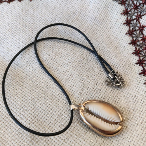 Necklace new with black cord and gold-plated shell