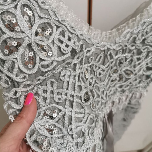 Grey dress with embroidery like new, elastic fabric, alpha line