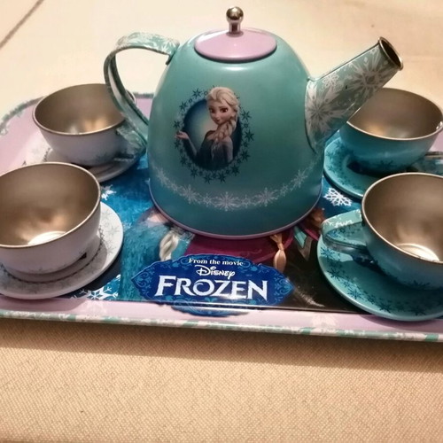 Frozen Disney playset with tray, teapot and cups like new