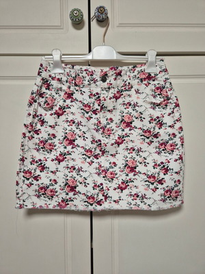 Attrattivo φλοράλ μίνι φούστα μέγεθος M σαν καινούργιο