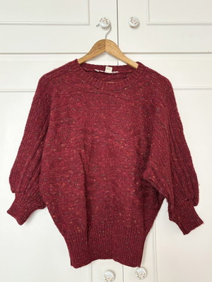 Red women's pullover sweater like new, size M
