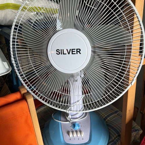 Silver fans with 3 speeds like new, pack of 2