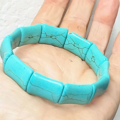 Howlite stone bracelet turquoise color like new