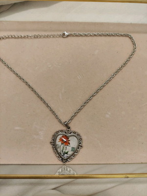 Heart pendant used with chain