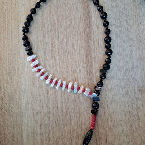 Asymmetric necklace