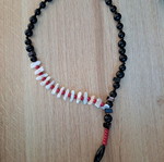 Asymmetric necklace