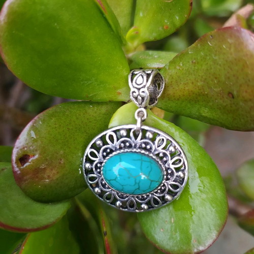 Pendant with turquoise stone used