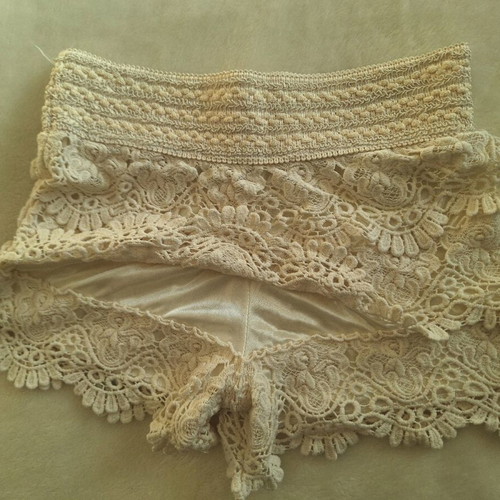 Cream shorts with crochet embroidery ruffles like new, size L/XL