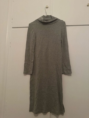Knitted dress gray Medium new with side slit