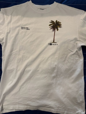 H&M tee medium like new, fits oversized