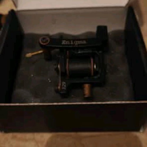 Complete tattoo set like new with two motors, power supply and pedal