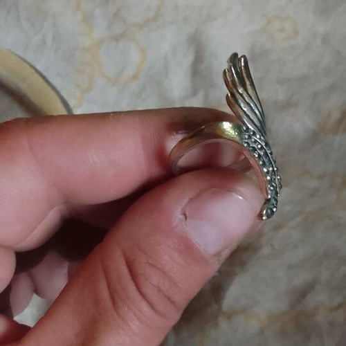 Silver bypass ring like new with angel wings design
