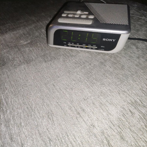 Sony clock radio like new with innovative design and alarm