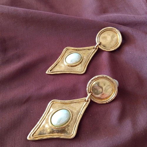 Gold-plated earrings with clips and pearls like new, beige and yellow