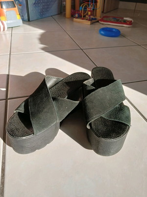 Labrini women's black suede platform slippers like new, size 37