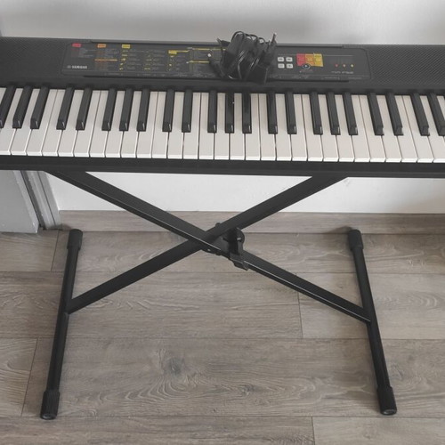 Yamaha Portable Keyboard PSR-F52 with power supply and stand