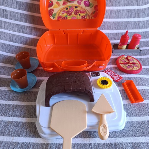 Pizza Playset suitcase like new for kids