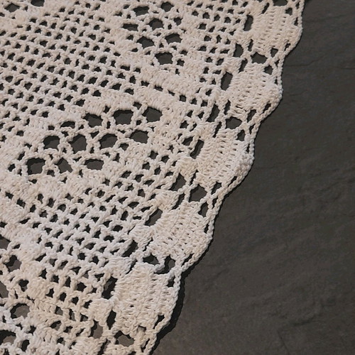 Crochet embroidery set like new, 4 pieces with beautiful design
