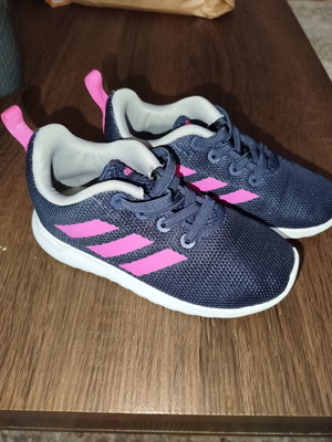 Παιδικά Adidas νούμερο 25 σαν καινούργια