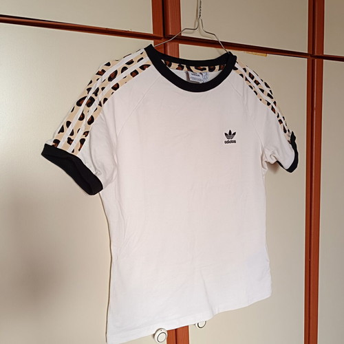 Adidas women's t-shirt like new, size M