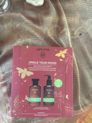Apivita shower gel and body milk gift set new