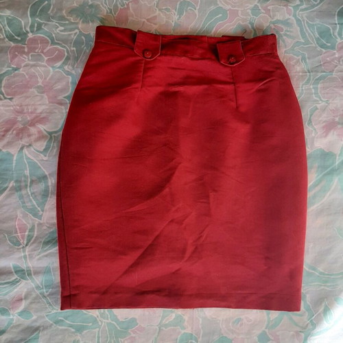 Red skirt like new with back zipper size M