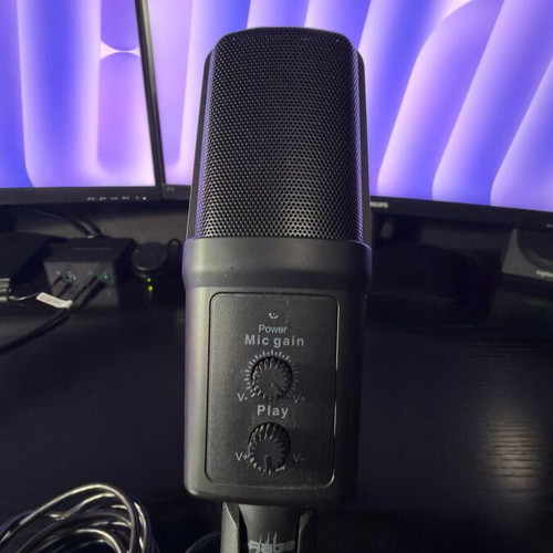 uRage Stream 700 HD USB gaming and streaming microphone with tripod