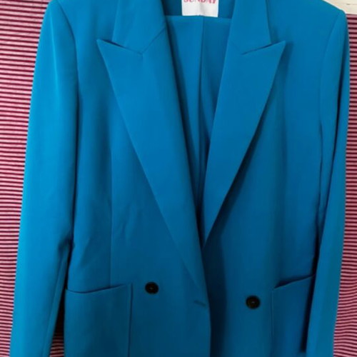 Never on Sunday women's blazer and pants set size L like new, blue