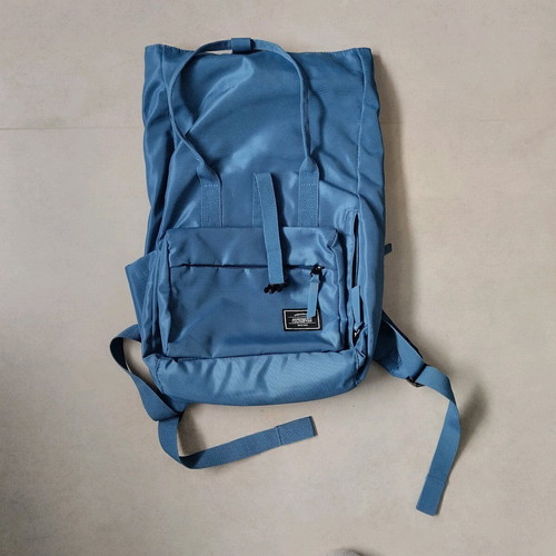 American Tourister blue backpack like new with pockets