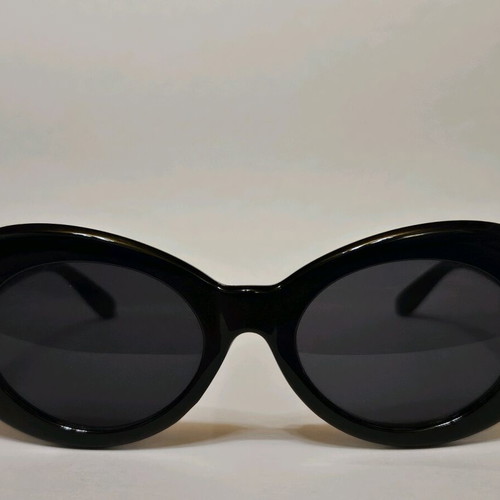 Sunglasses like new with fabric case