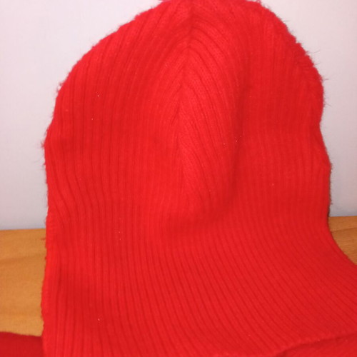 Set of 2 red scarves and red beanie like new (3 pieces)
