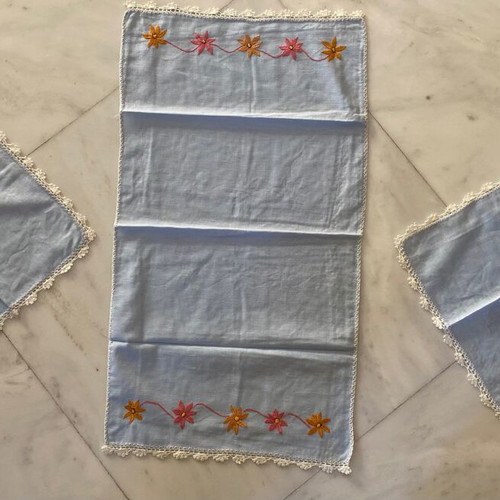 Handmade table runner with two napkins new, embroidered with lace