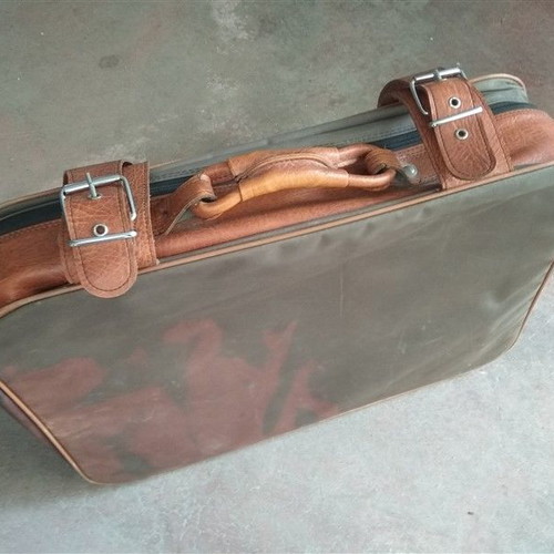 Small suitcase in good condition suitable for decor