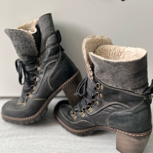 Women's heeled boots used, size 36, black and brown