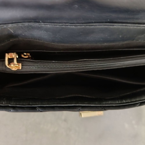 Black women's shoulder bag with gold chain new