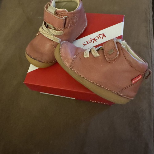 Kickers children's shoes size 21 like new