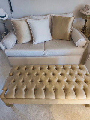 Two-seater sofa cream color like new with cushions
