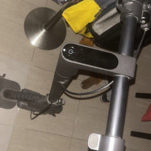 Xiaomi Ultra 4 Electric Scooter like new with suspension and puncture-proof tires