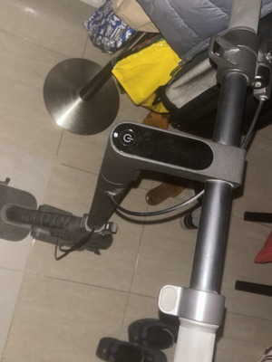 Xiaomi Ultra 4 Electric Scooter like new with suspension and puncture-proof tires