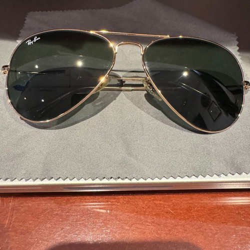 Ray-Ban Aviator RB3025 W3400 58-14 sunglasses like new, polished Arista gold, G-15 green