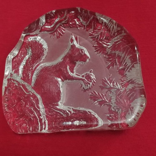 Royal Krona Mats Jonasson full lead crystal decorative paperweight like new