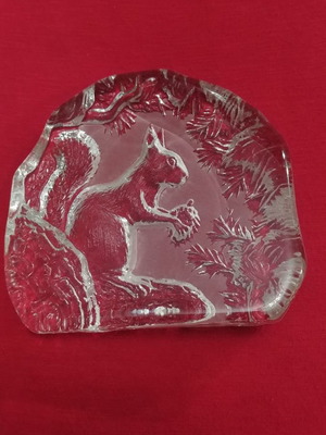 Royal Krona Mats Jonasson full lead crystal decorative paperweight like new