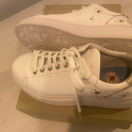 Ted Baker sneakers new, white with gold details