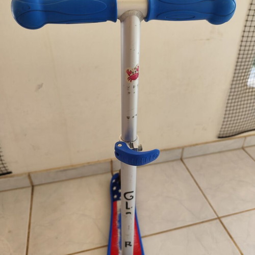 Globber kids scooter used, three-wheeled, blue, for ages 3+