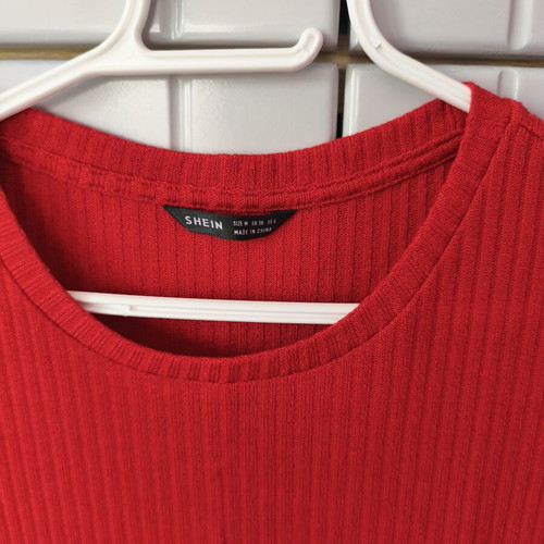 Shein mini dress ribbed red, like new, small slit