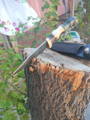 Handmade hunting knife with Damascus steel and leather sheath new