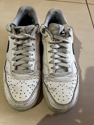 Nike athletic shoes used, size 39, white